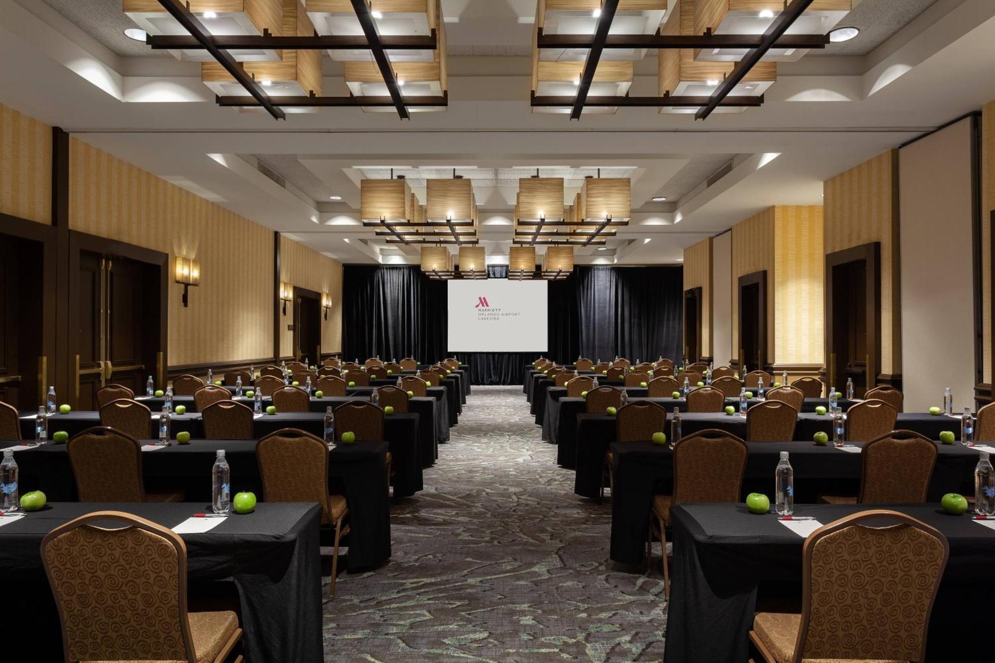 Hotel Marriott Airport Lakeside 4*