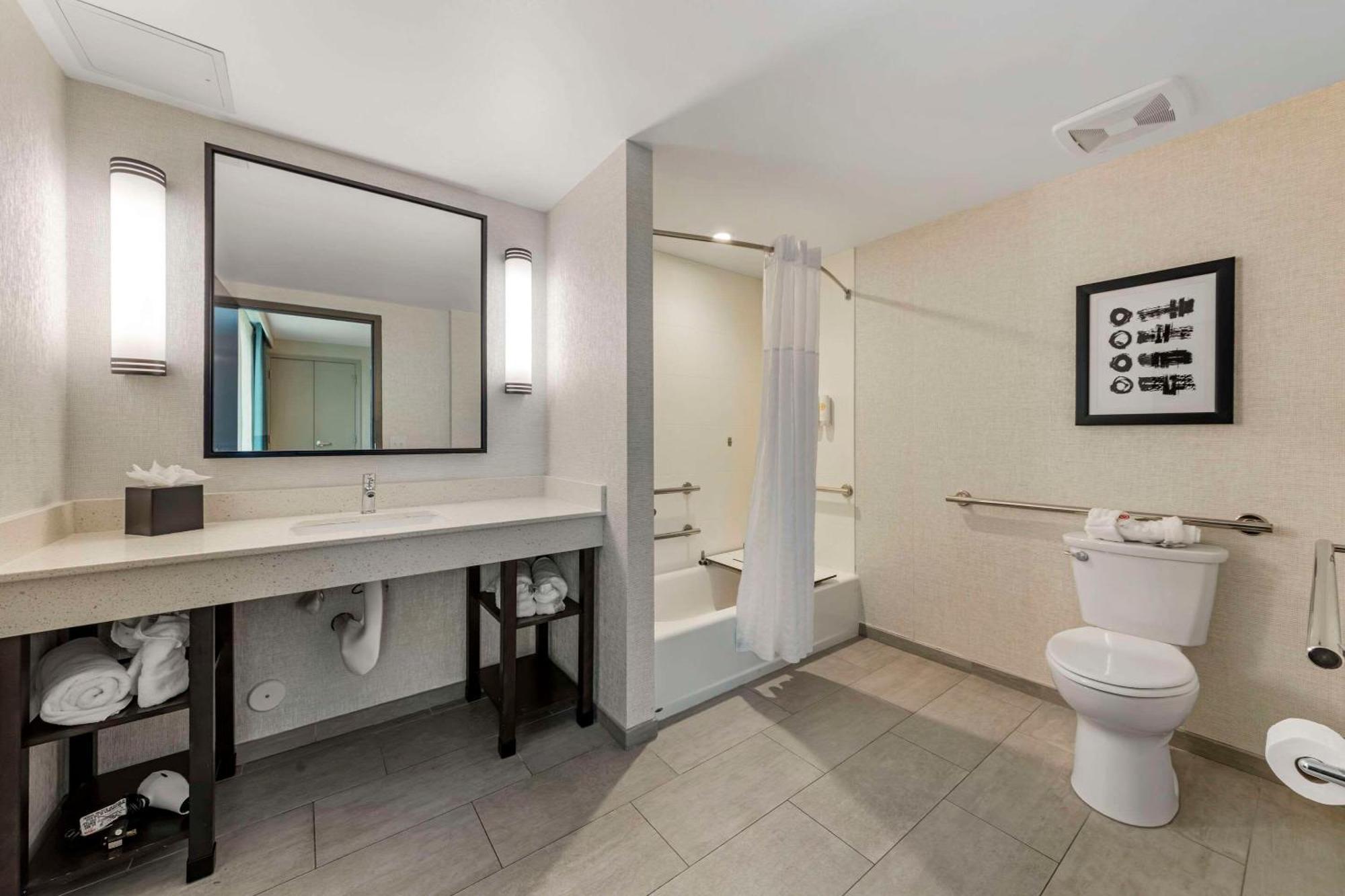 Comfort & Miami International Airport 3*