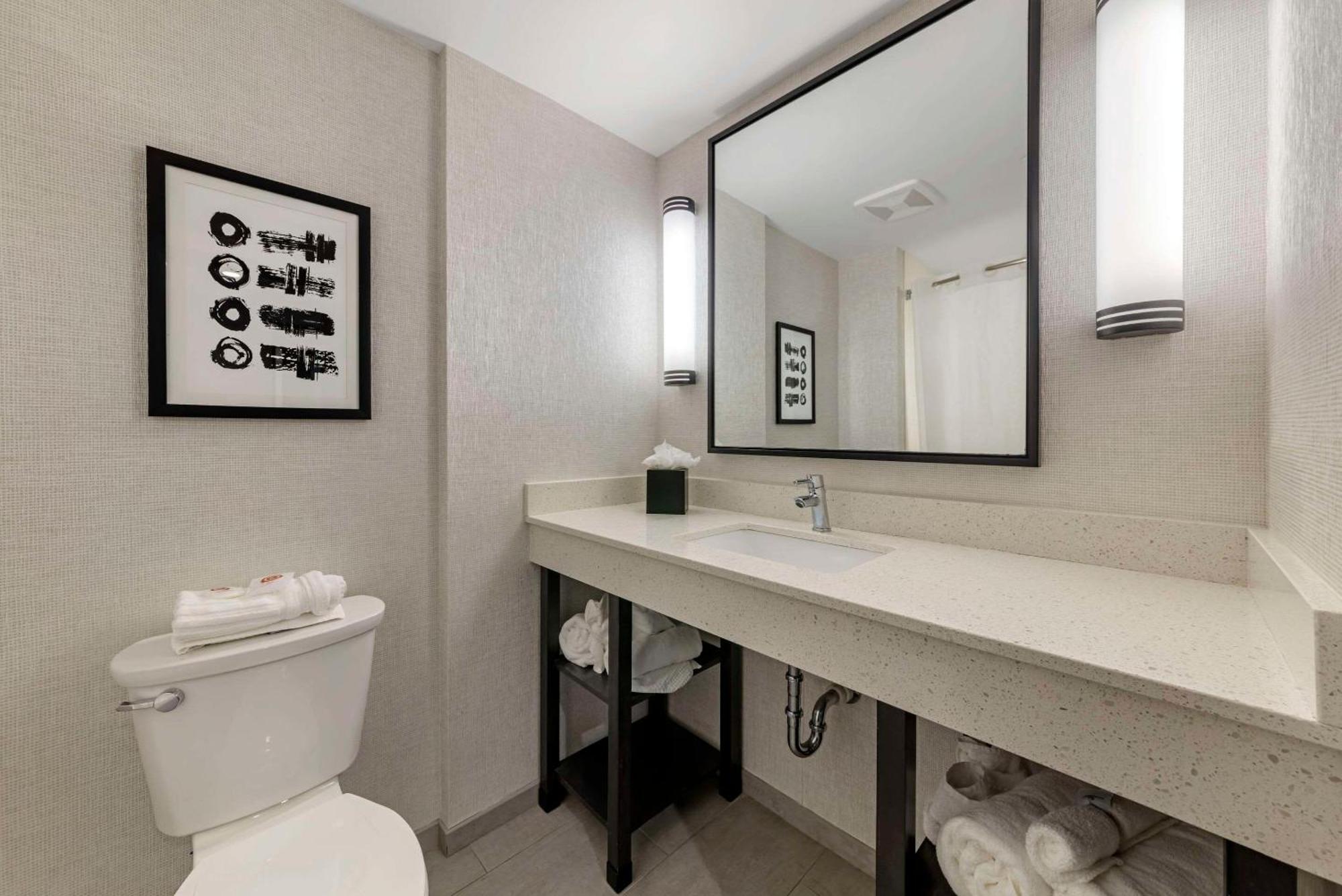 Comfort & Miami International Airport Hotel