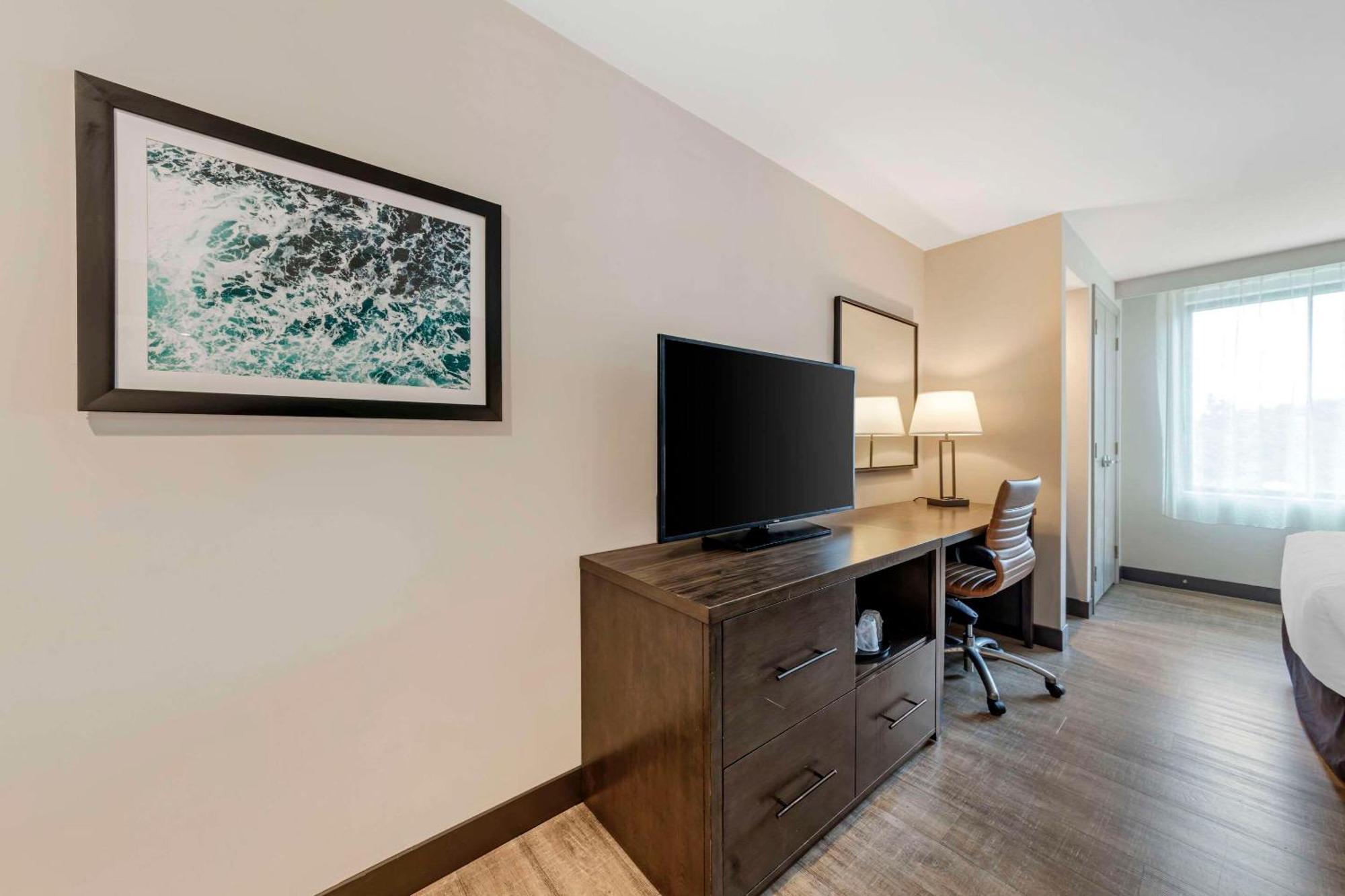 Comfort & Miami International Airport Hotel