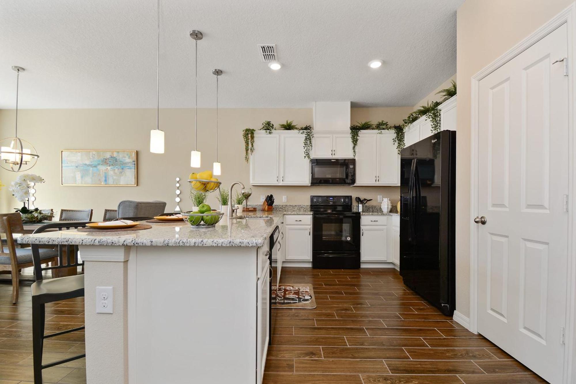Family Friendly 4 Bedroom Close To 5148 *