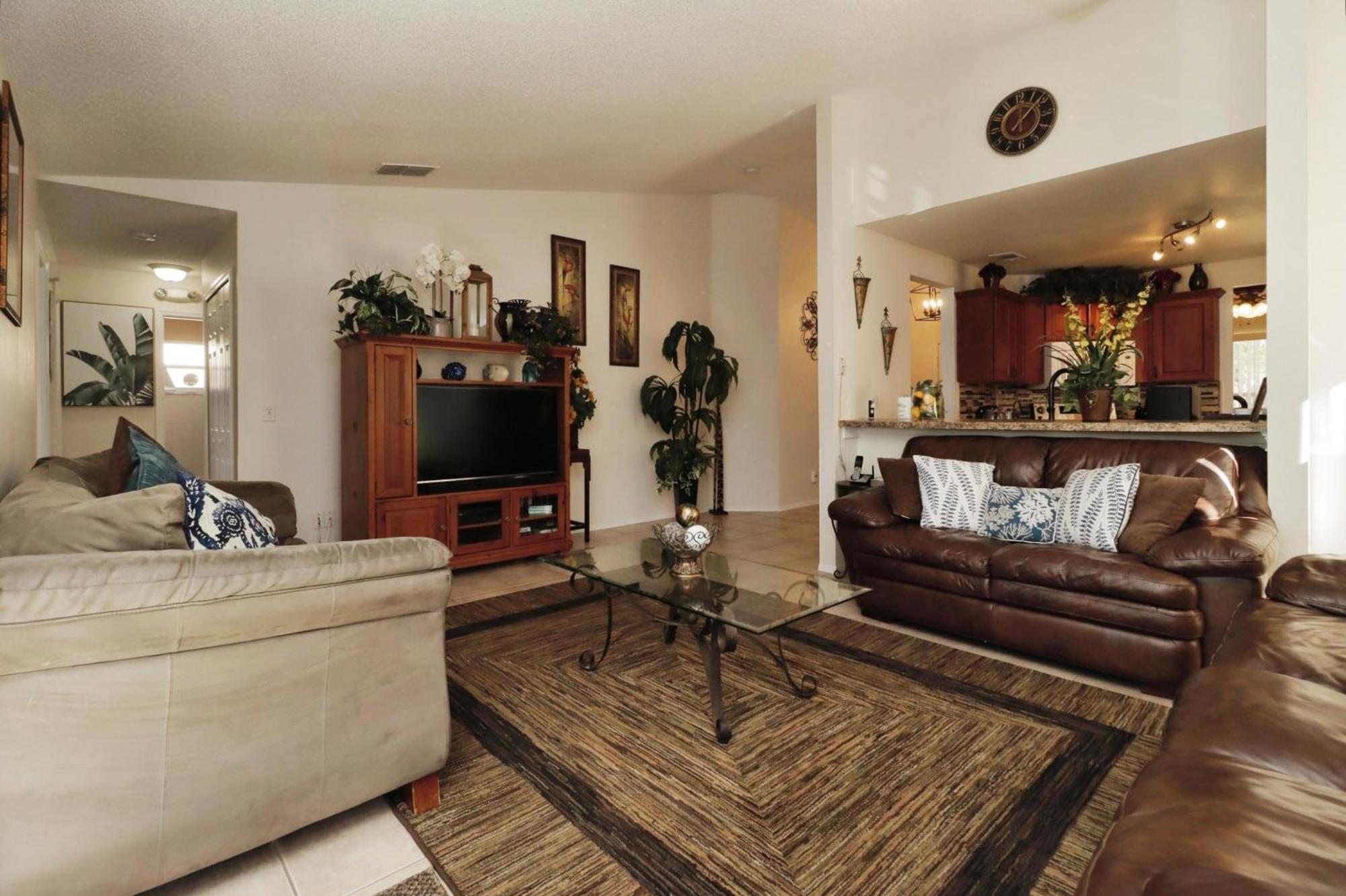 Ideal For Couples Or Families Looking For A Vacation With Private Pool And Yard Holiday home *