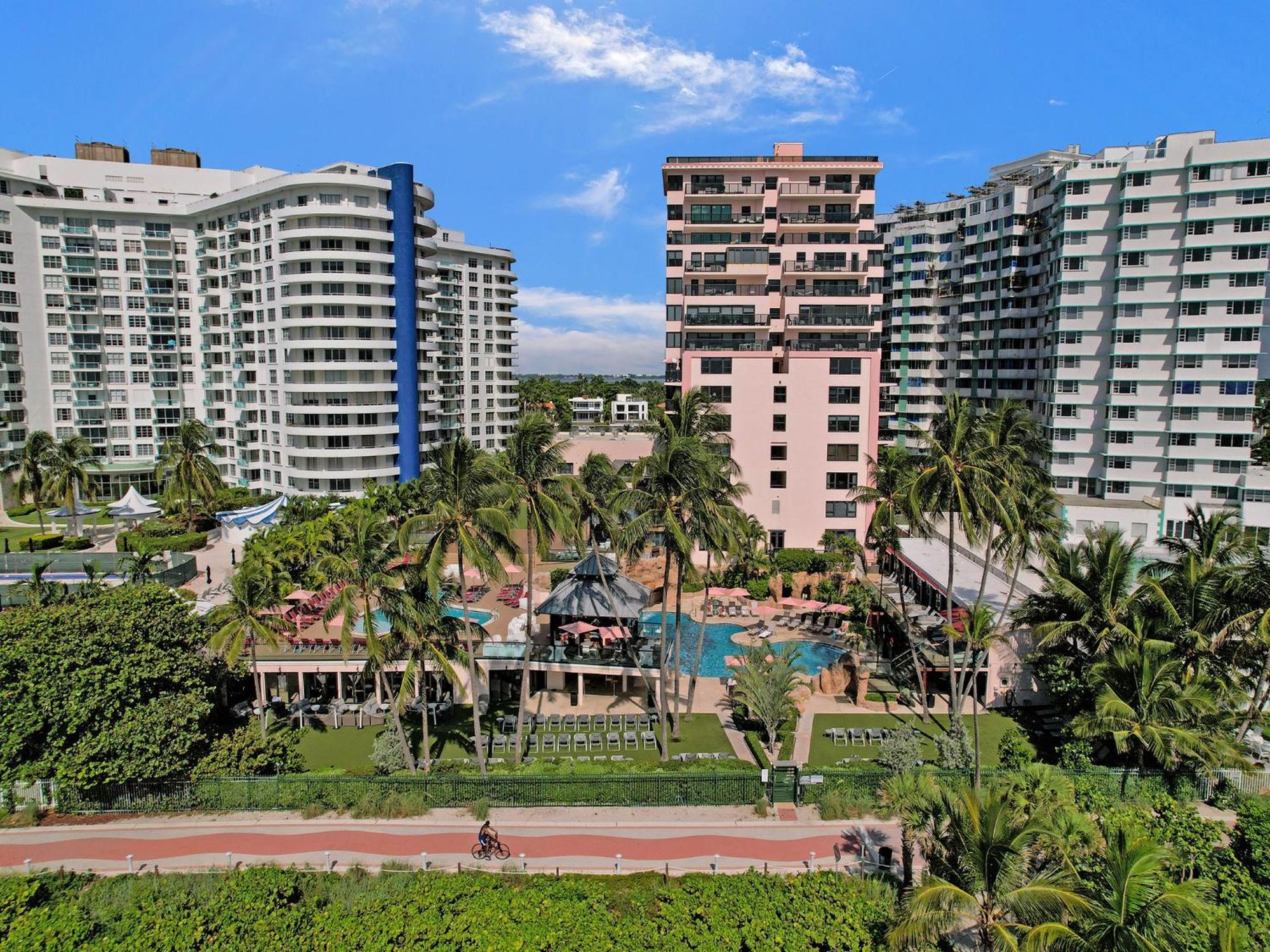 Apartment Chic 2-bedroom With Service & Gym / 1210 Miami Beach