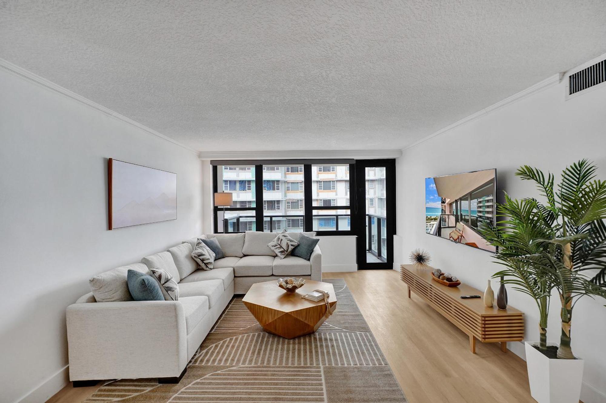 Chic 2-bedroom With Service & Gym / 1210 *
