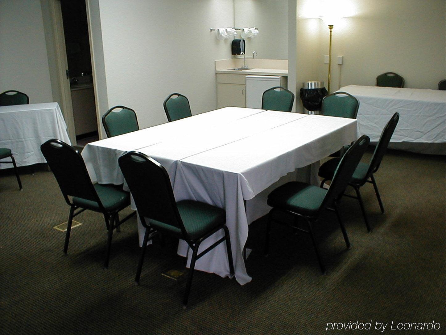 Hotel Days By Wyndham Airport 2*