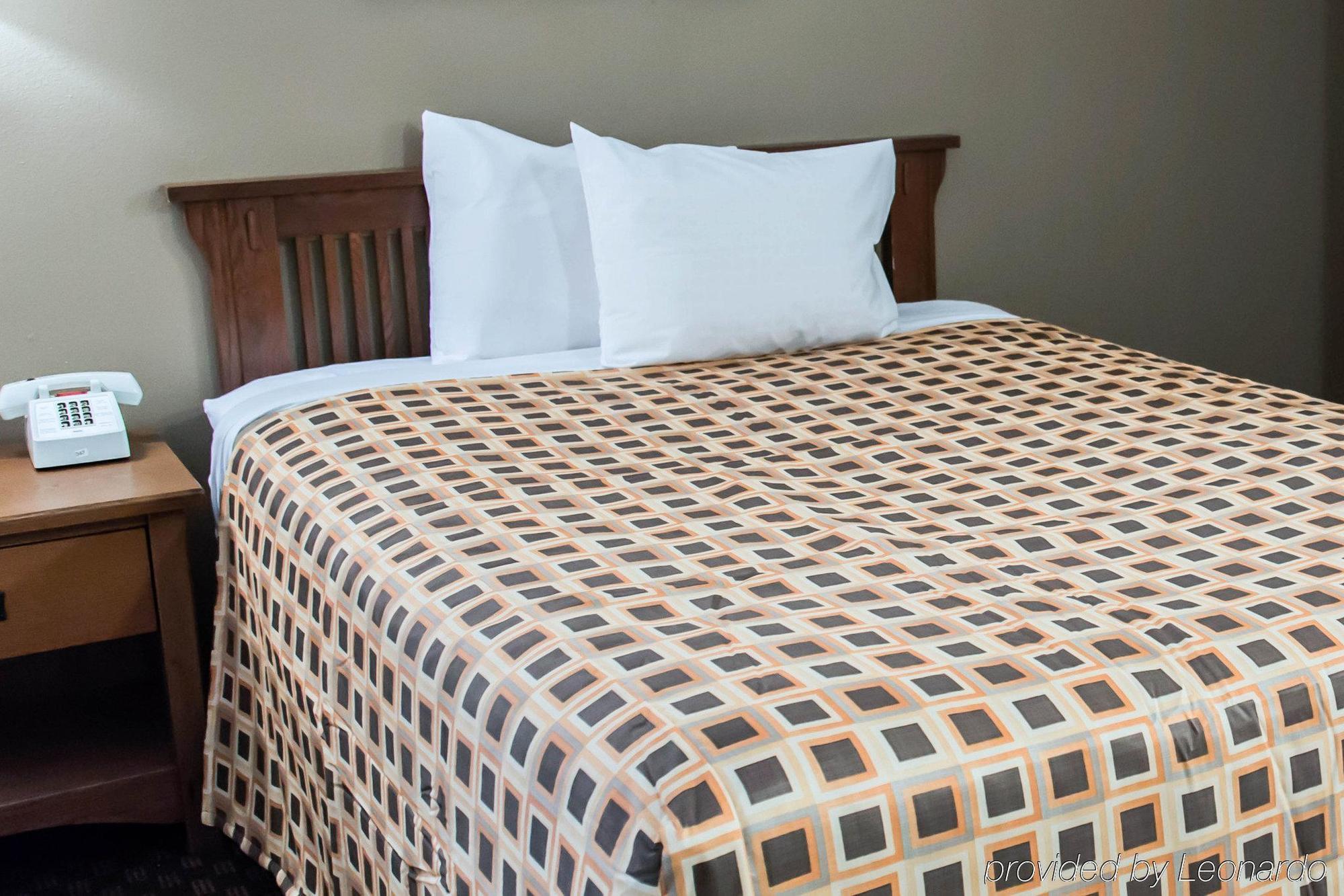 Motel Hometowne By Red Roof Orlando South 2*