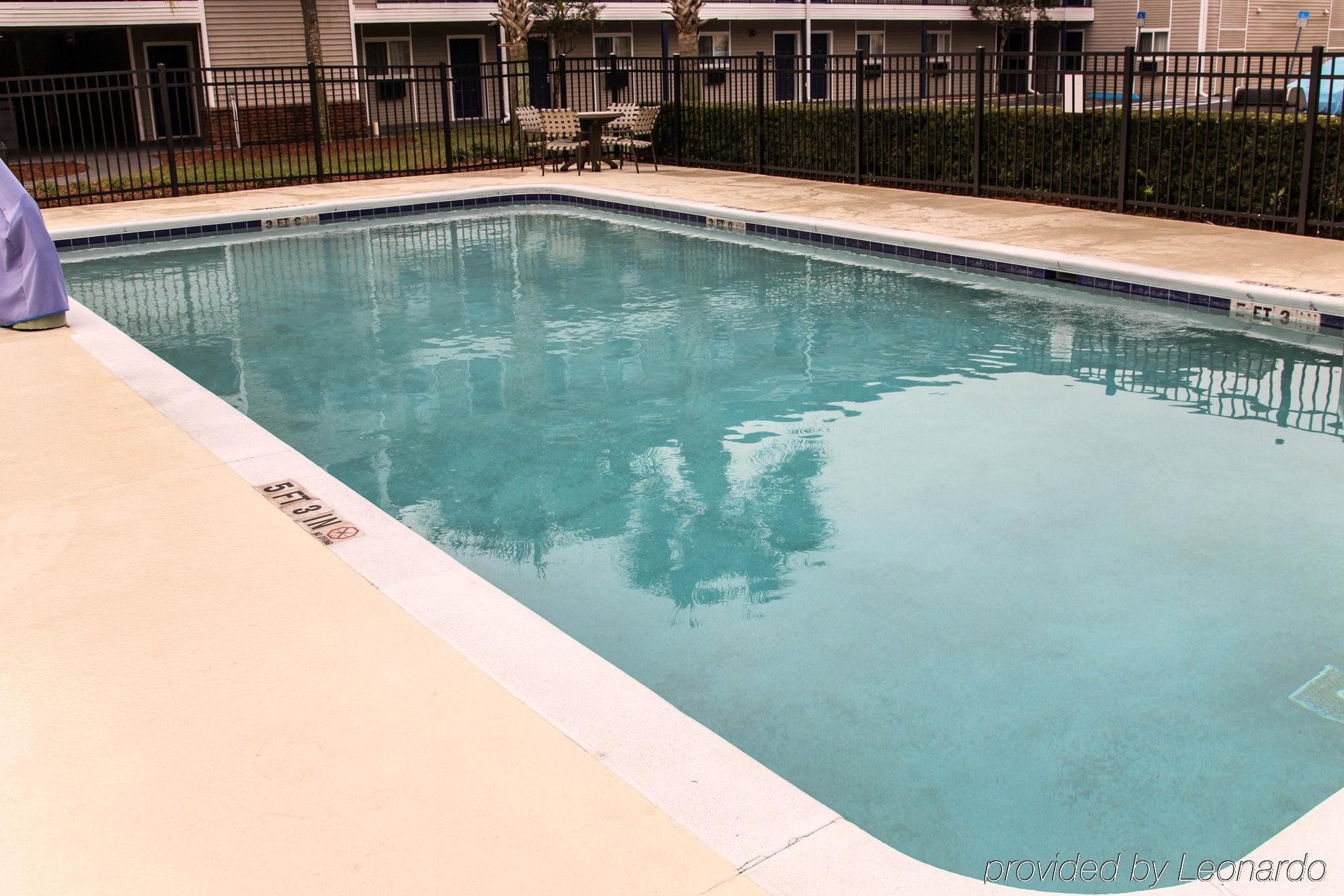 Motel Hometowne By Red Roof Orlando South