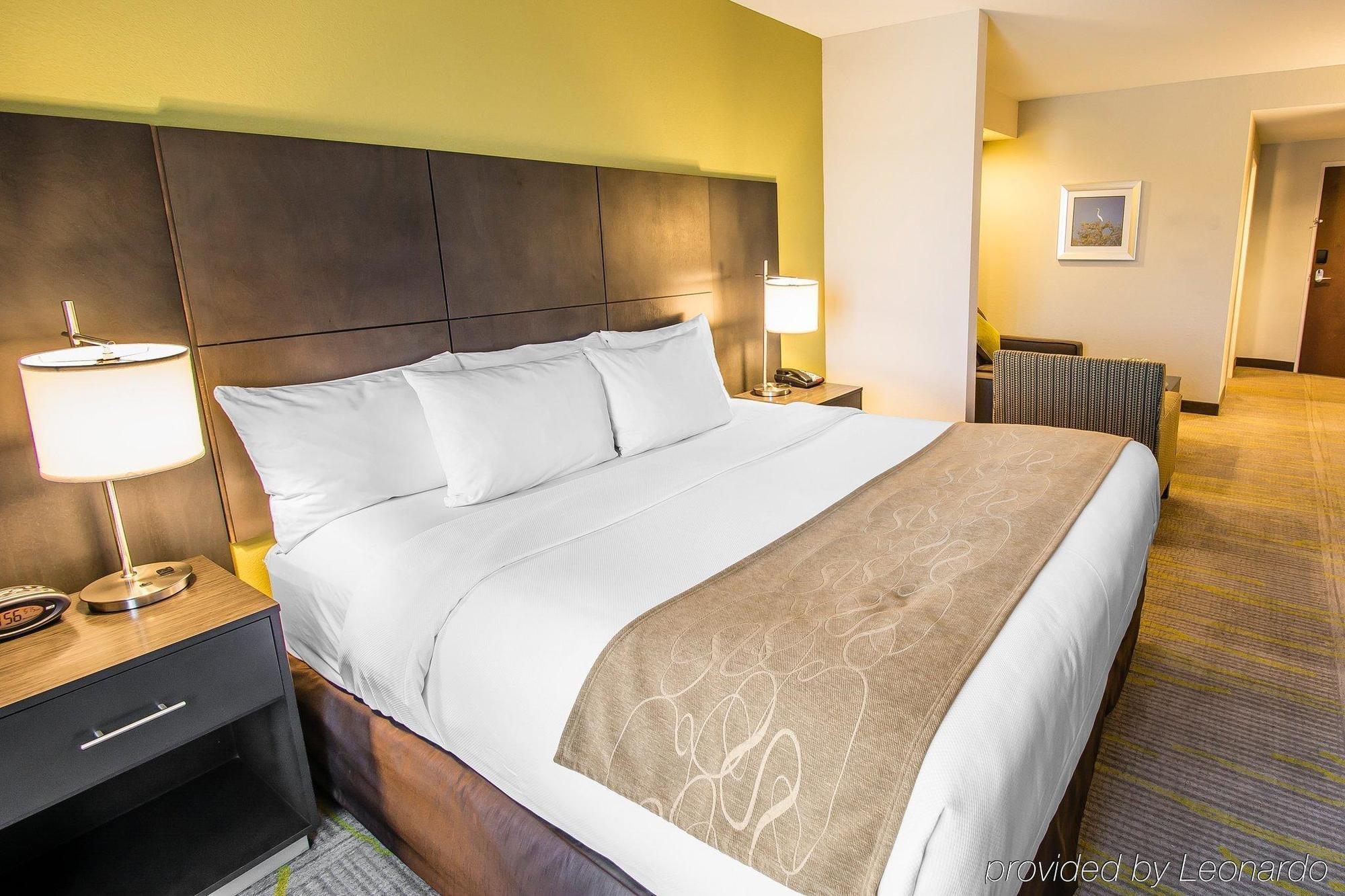 Comfort Miami Airport North 3*