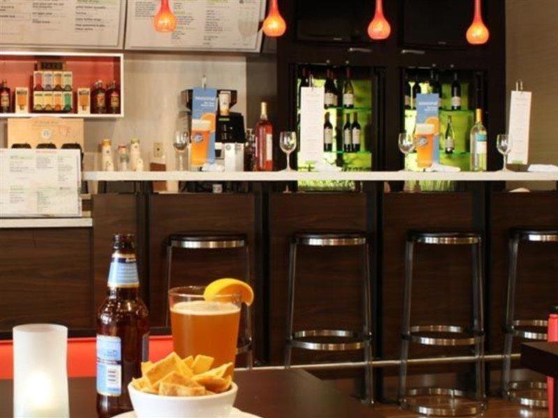Courtyard By Marriott Airport/ Northeast