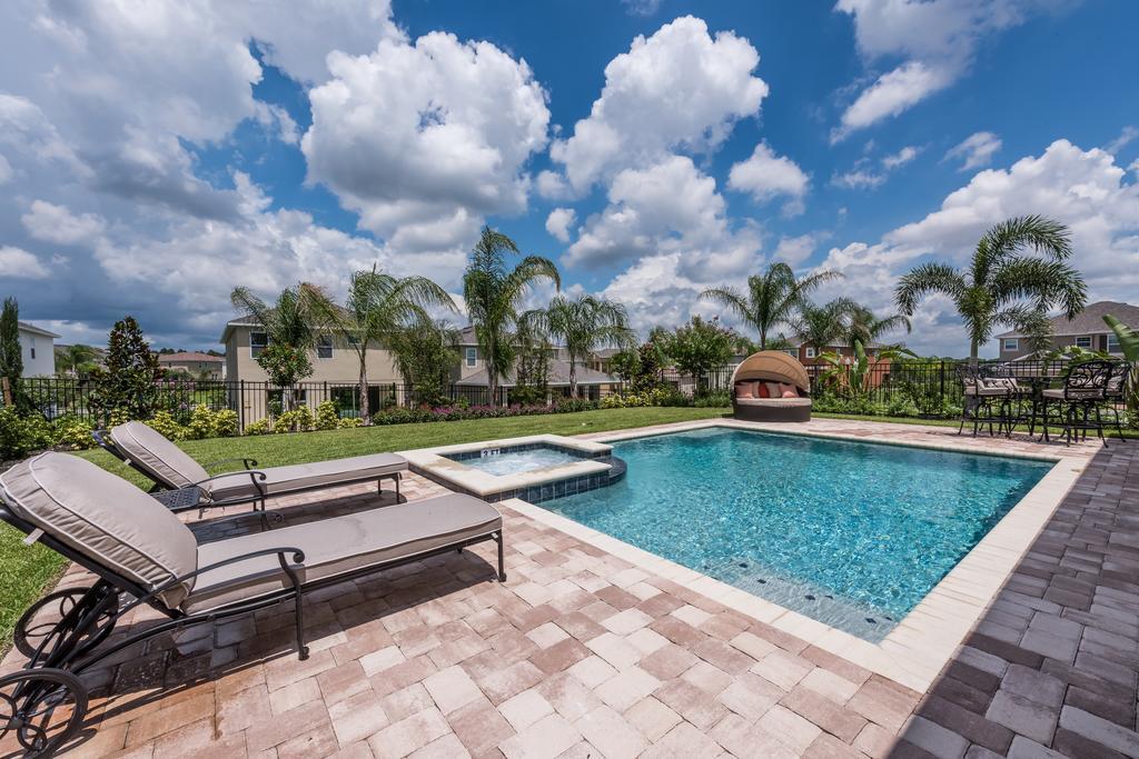 Holiday home Elegant With Pool Table & Private Pool Near By Rentyl - 7648w