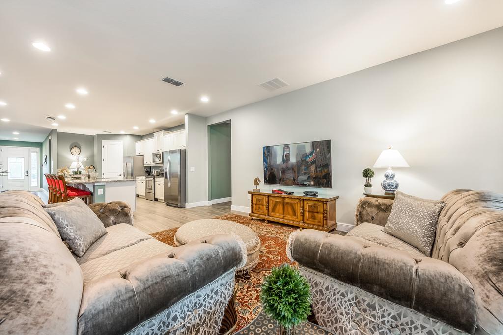 Holiday home Elegant With Pool Table & Private Pool Near By Rentyl - 7648w Orlando