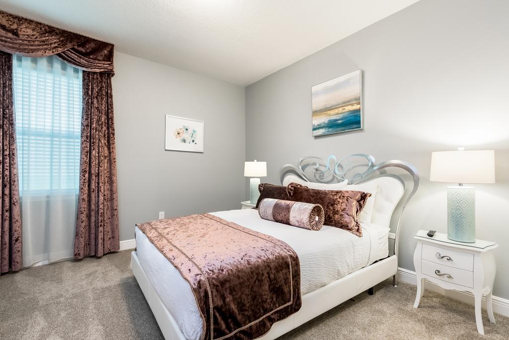 Elegant With Pool Table & Private Pool Near By Rentyl - 7648w Holiday home *