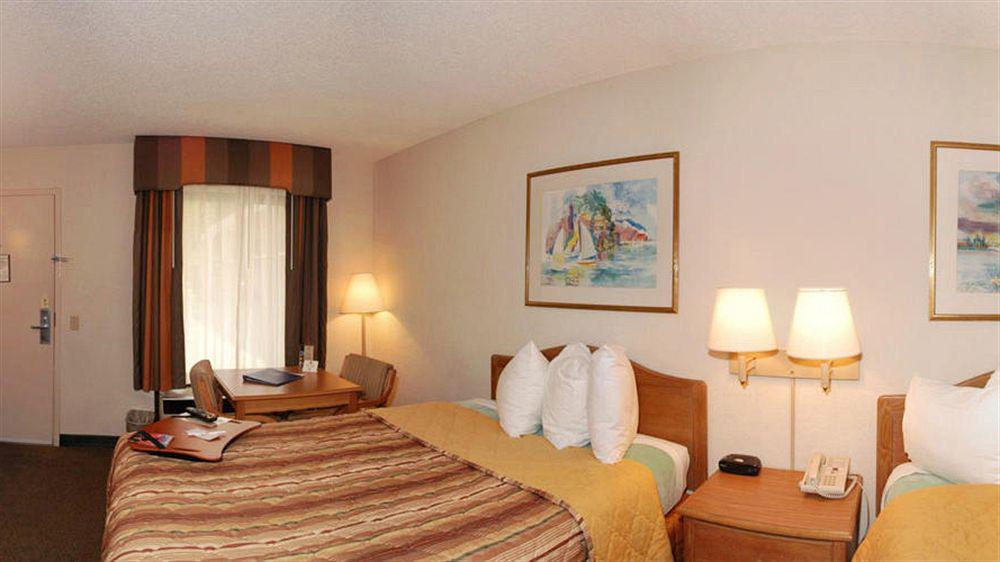 Days By Wyndham Airport 2*