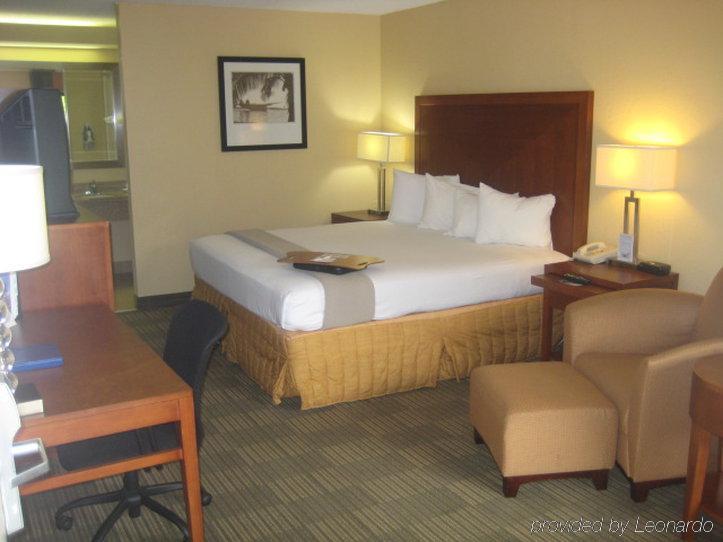 Days By Wyndham Airport Jacksonville