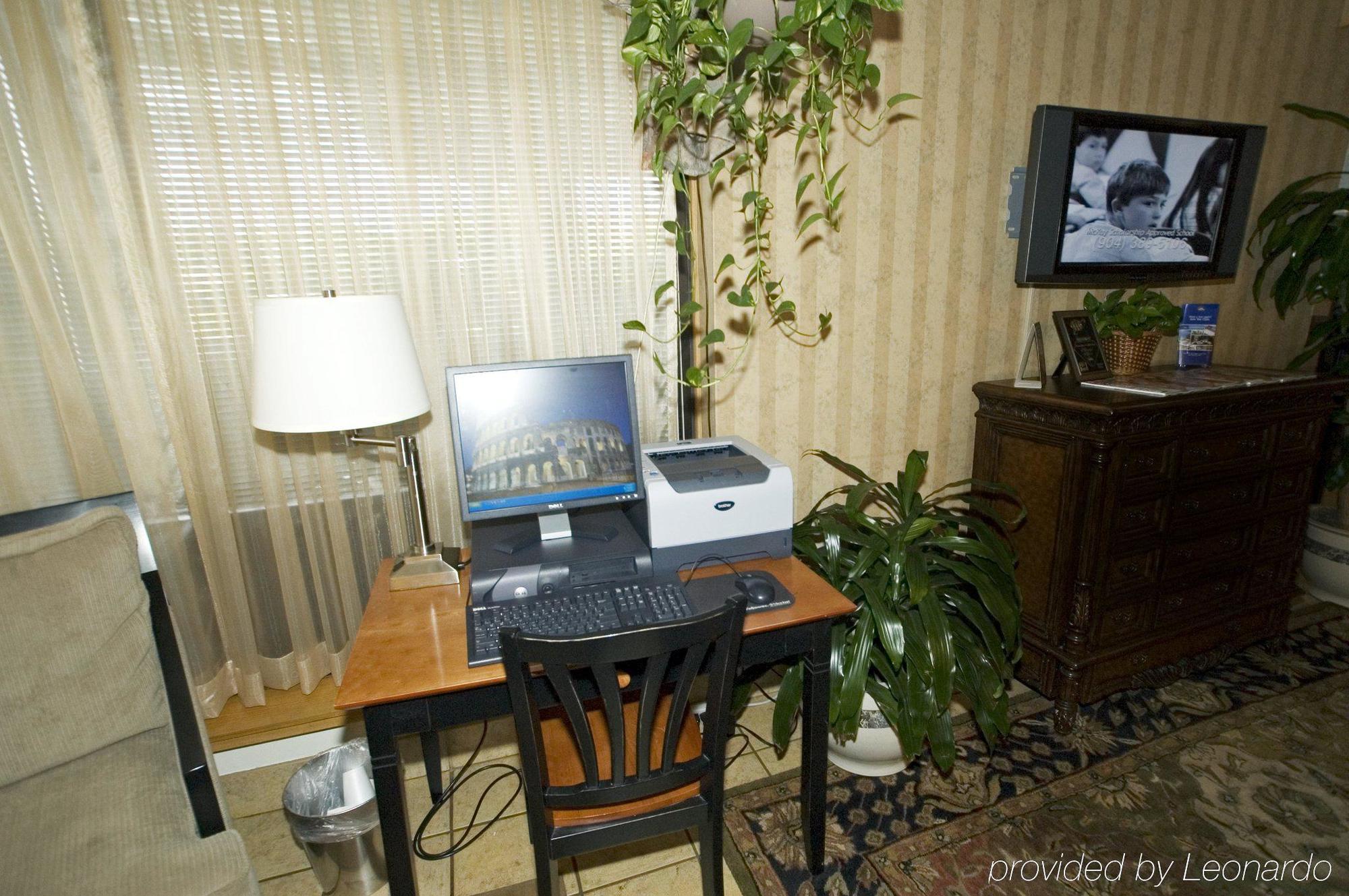 Days By Wyndham Airport Hotel Jacksonville