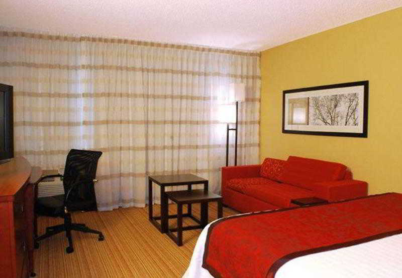 Courtyard By Marriott Airport/ Northeast Hotel 3*