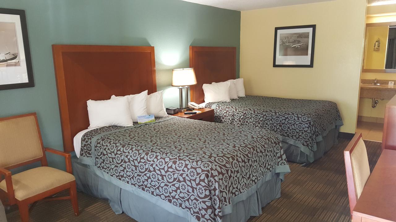 Hotel Days By Wyndham Airport 2*