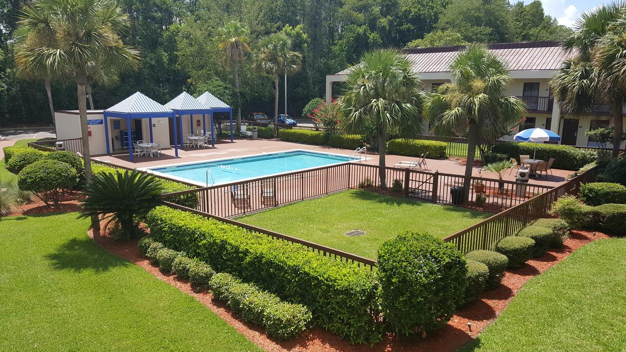 Hotel Days By Wyndham Airport 2*