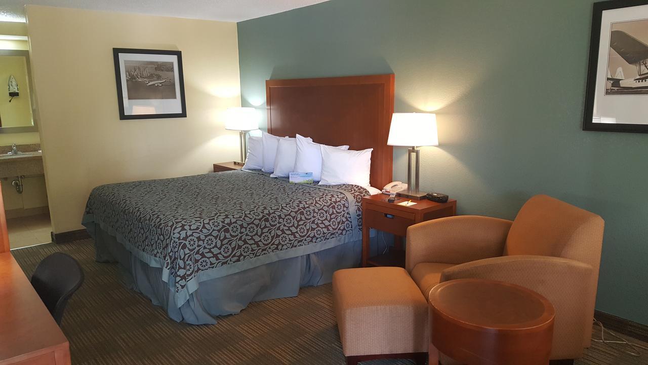 Days By Wyndham Airport Hotel Jacksonville