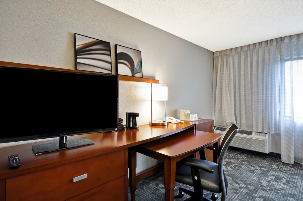 Hotel Courtyard By Marriott Airport/ Northeast 3*