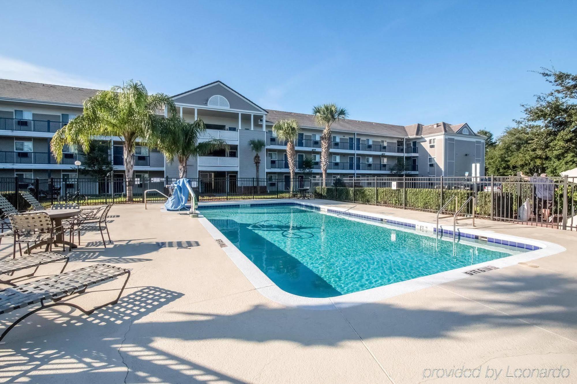 Hometowne By Red Roof Orlando South 2*