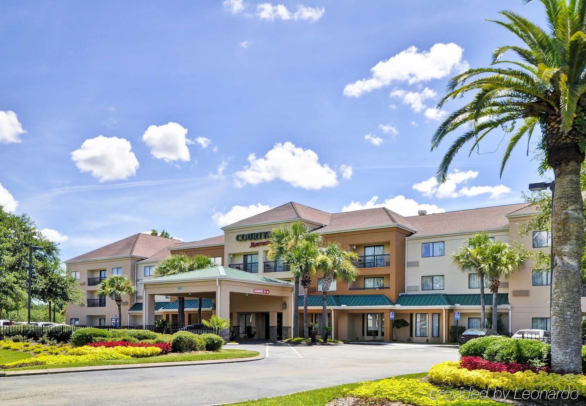 Courtyard By Marriott Airport/ Northeast Hotel