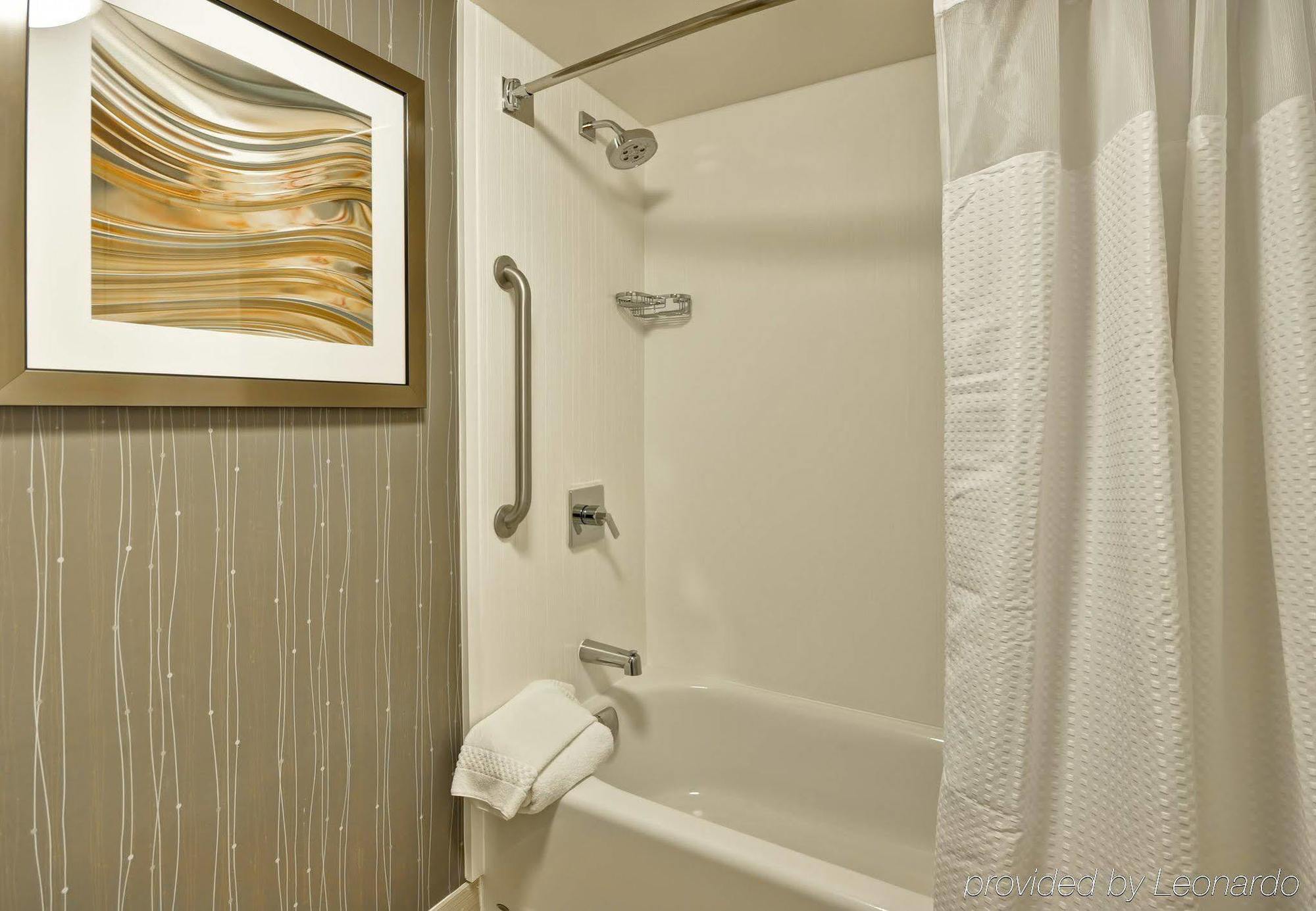 Courtyard By Marriott Airport/ Northeast 3*