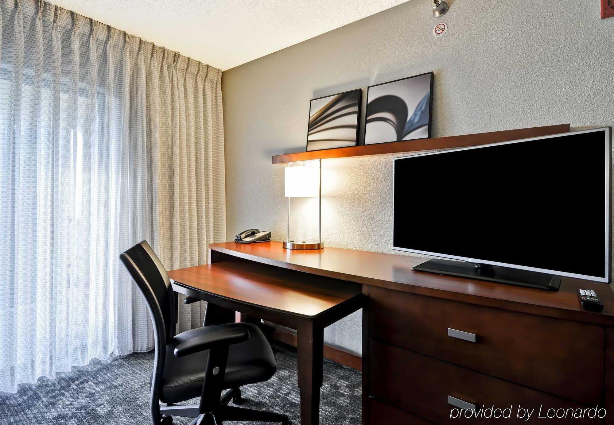 Courtyard By Marriott Airport/ Northeast Hotel 3*
