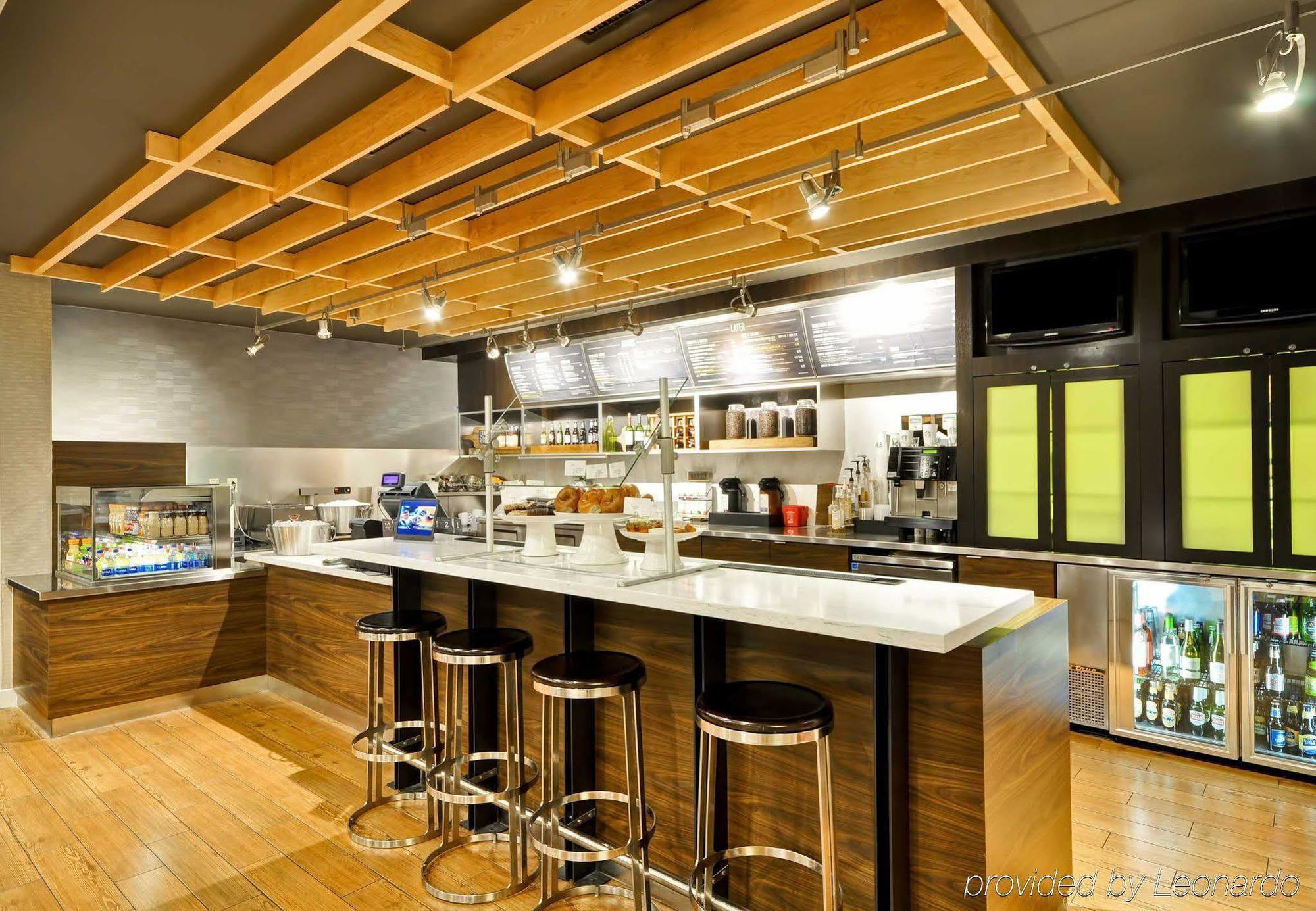 Courtyard By Marriott Airport/ Northeast
