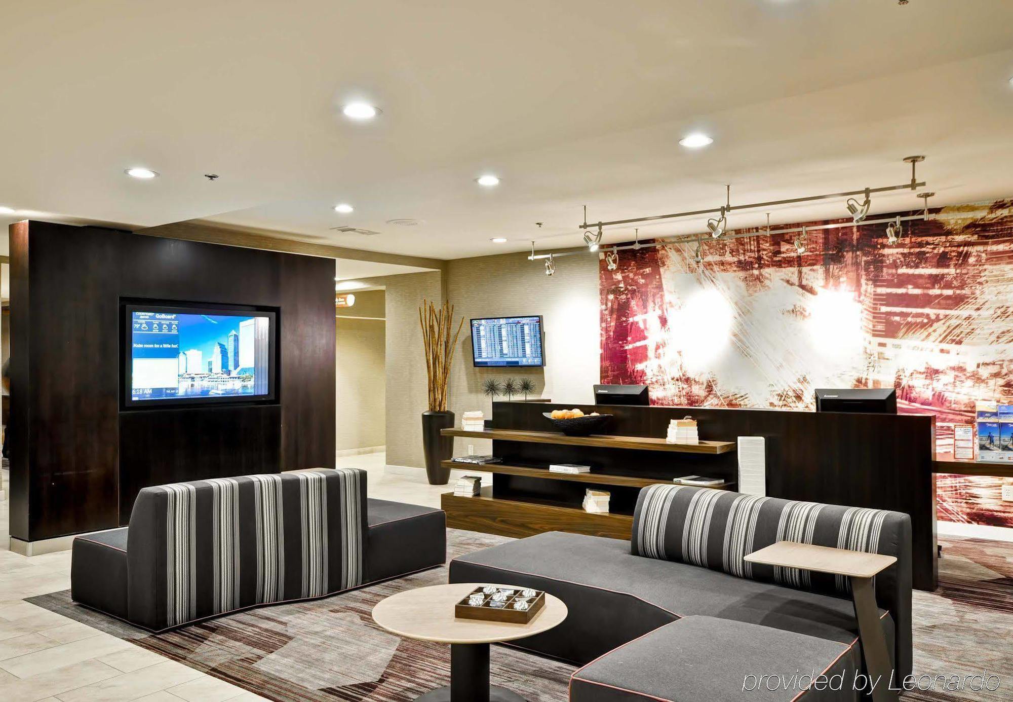 Courtyard By Marriott Airport/ Northeast Hotel