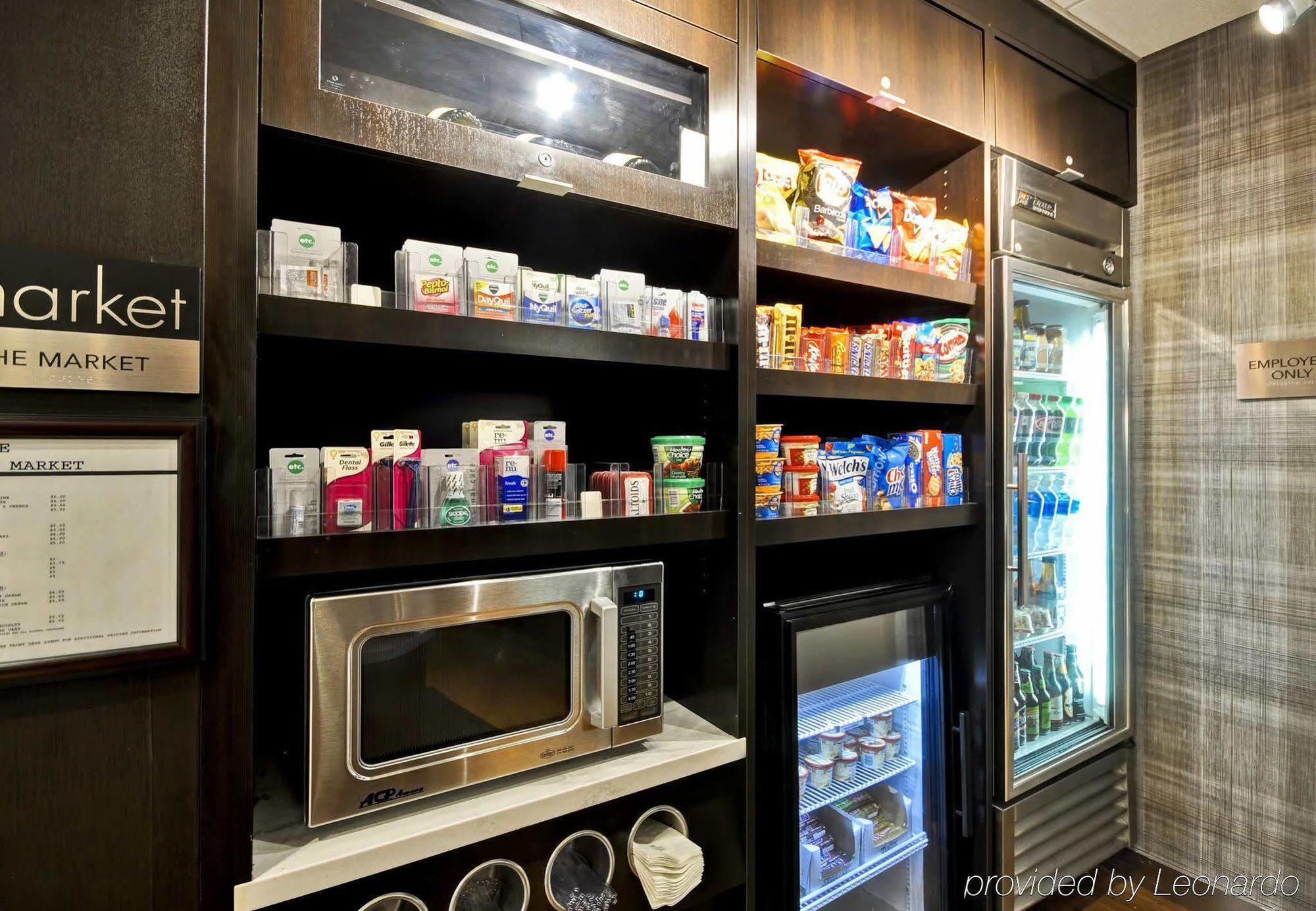 Courtyard By Marriott Airport/ Northeast