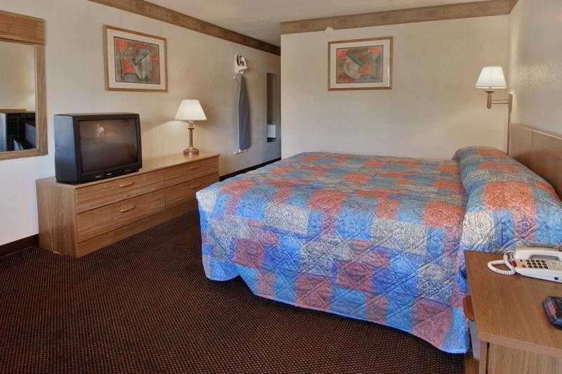 Econo Motel 2*