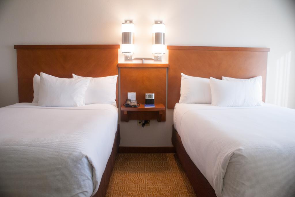Hyatt Place Airport Hotel 3*