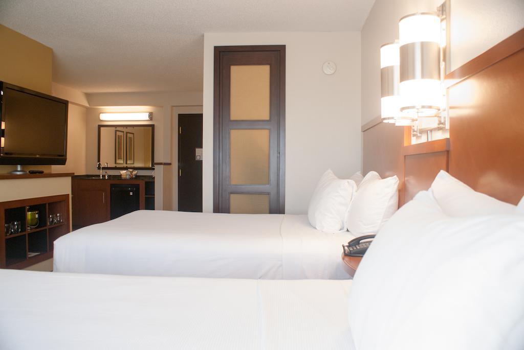 Hyatt Place Airport