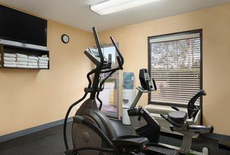 Days By Wyndham Airport Hotel Jacksonville