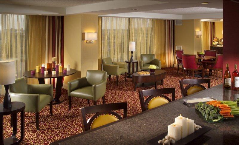 Hotel Marriott Airport Lakeside 4*