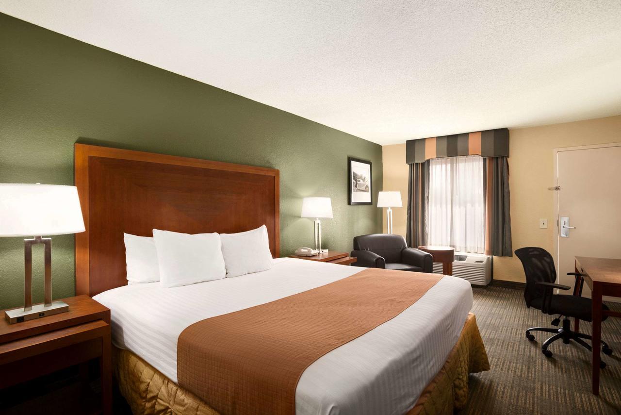 Days By Wyndham Airport Jacksonville