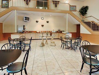 Econo Motel 2*
