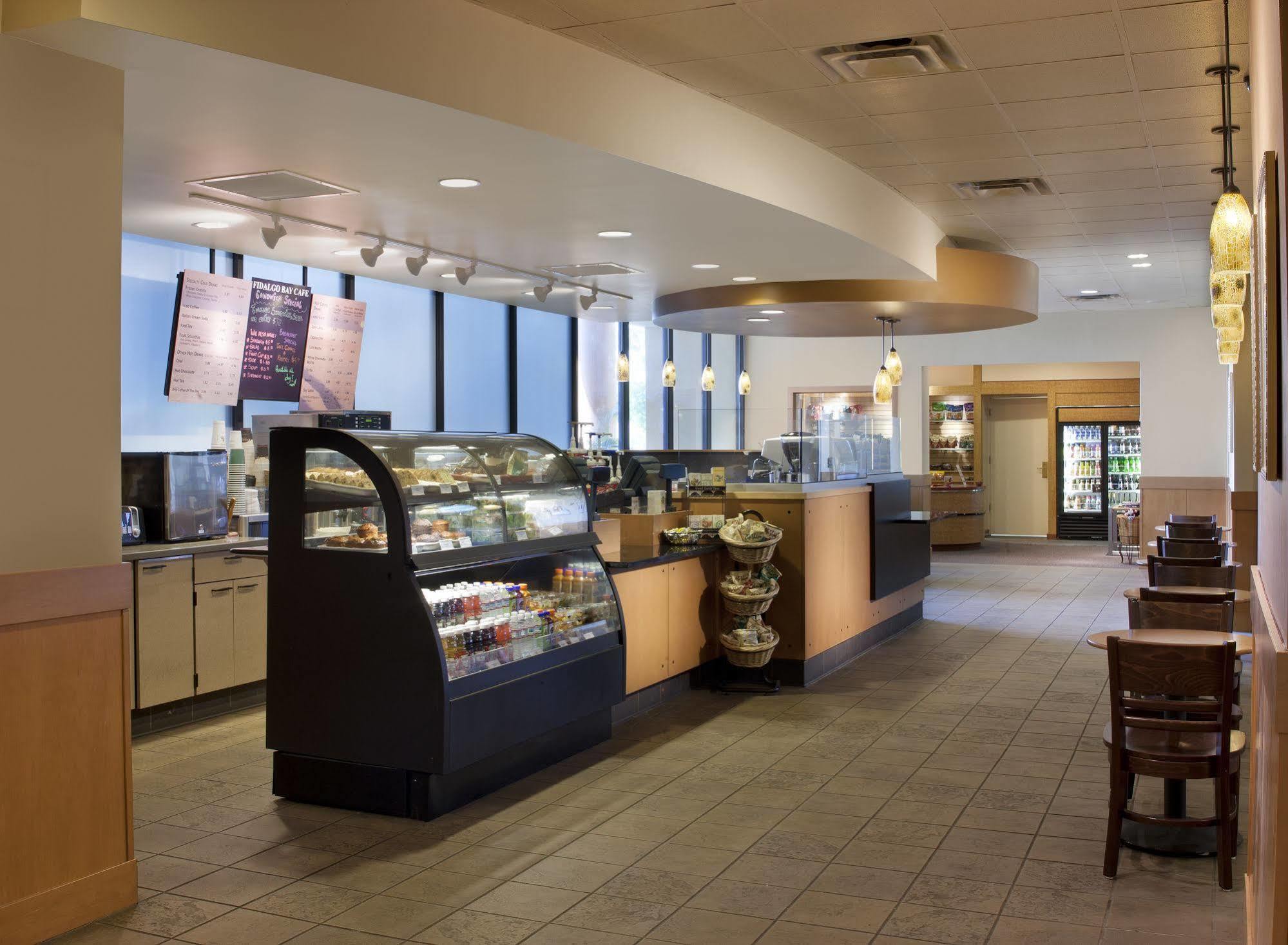 Hotel Marriott Airport Lakeside 4*