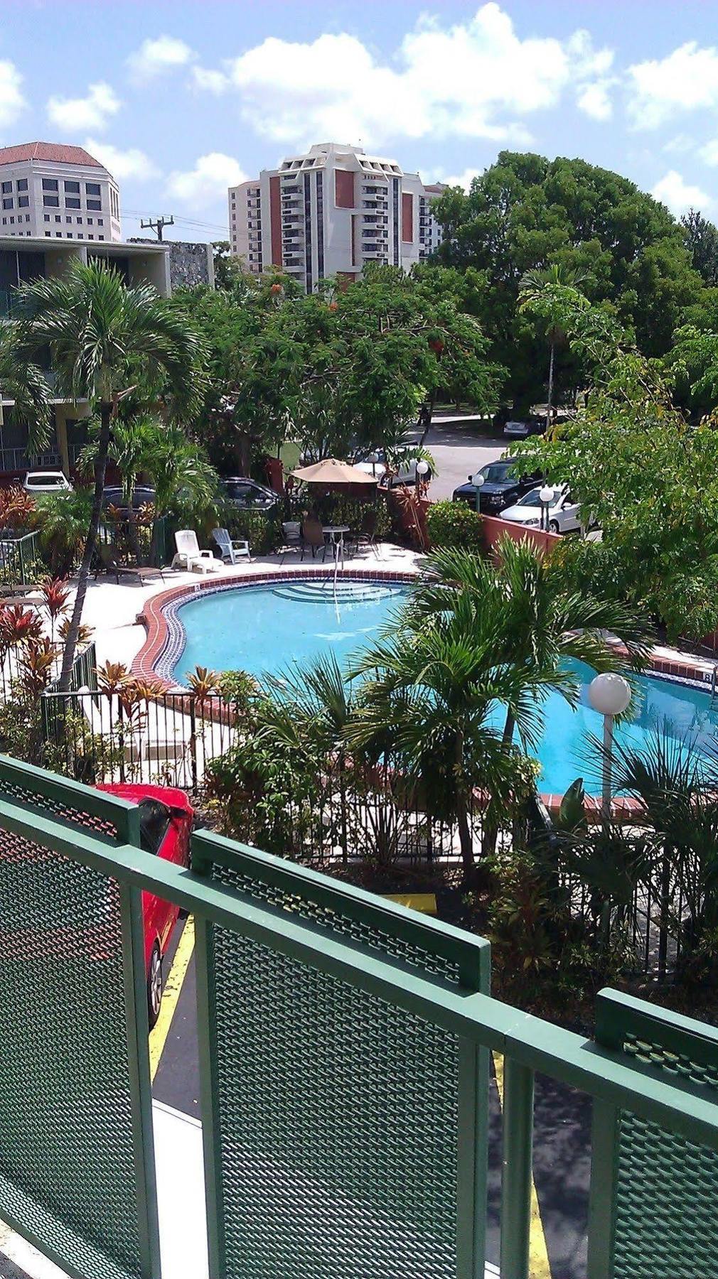 Chateaubleau Hotel 2*