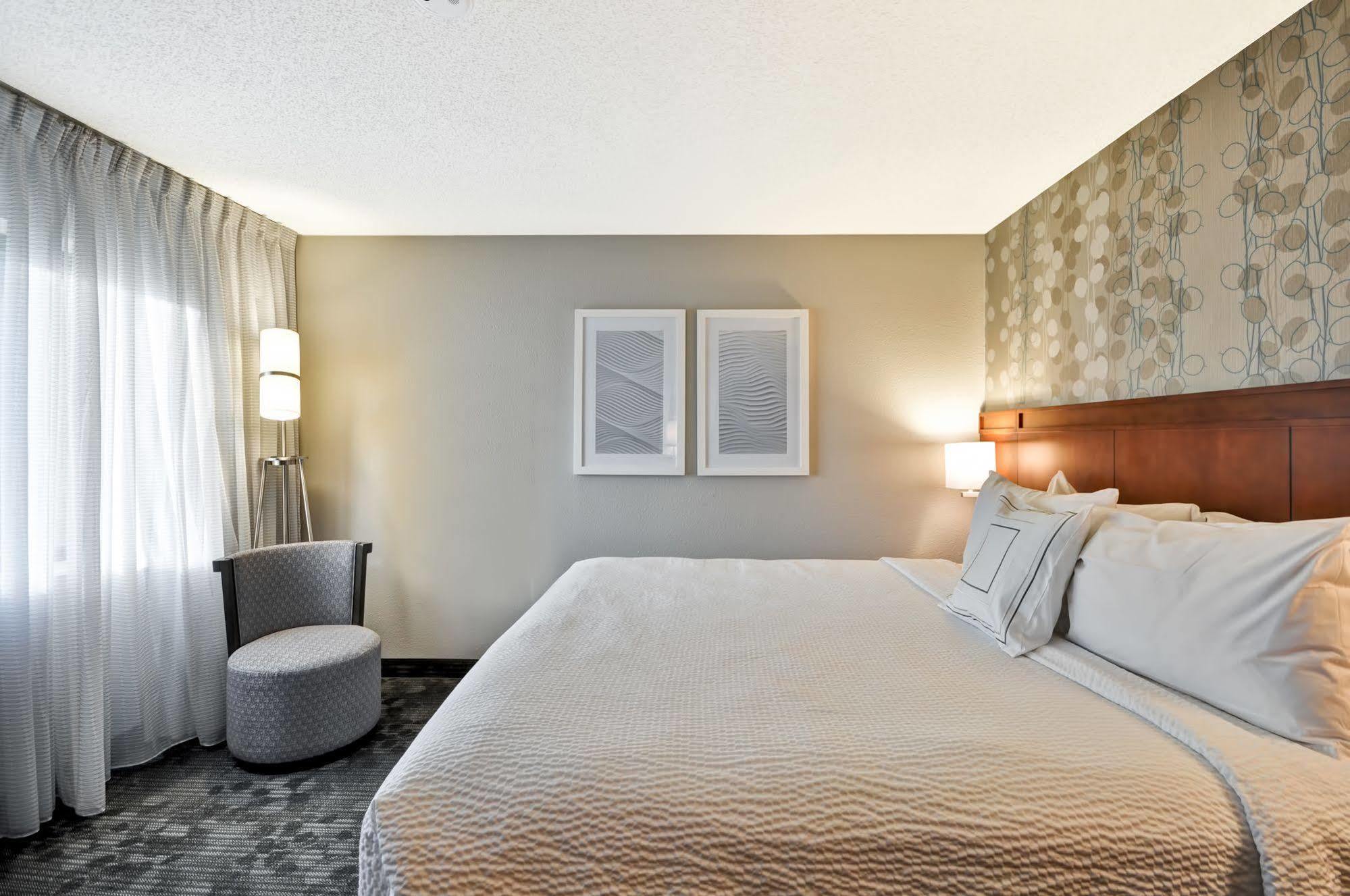 Courtyard By Marriott Airport/ Northeast Jacksonville