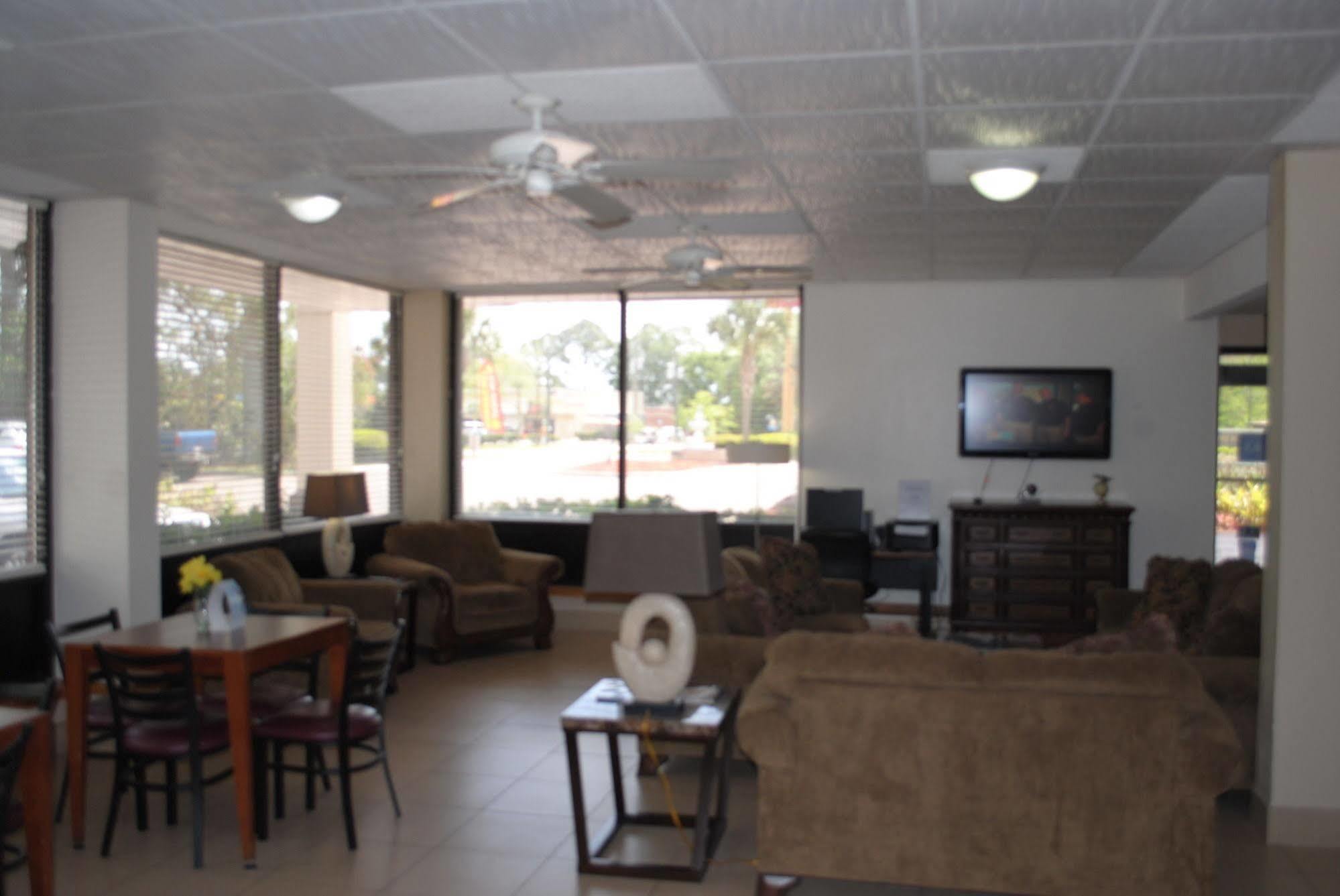Days By Wyndham Airport Hotel