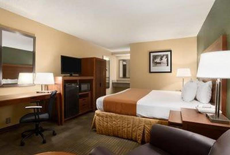 Days By Wyndham Airport Hotel Jacksonville