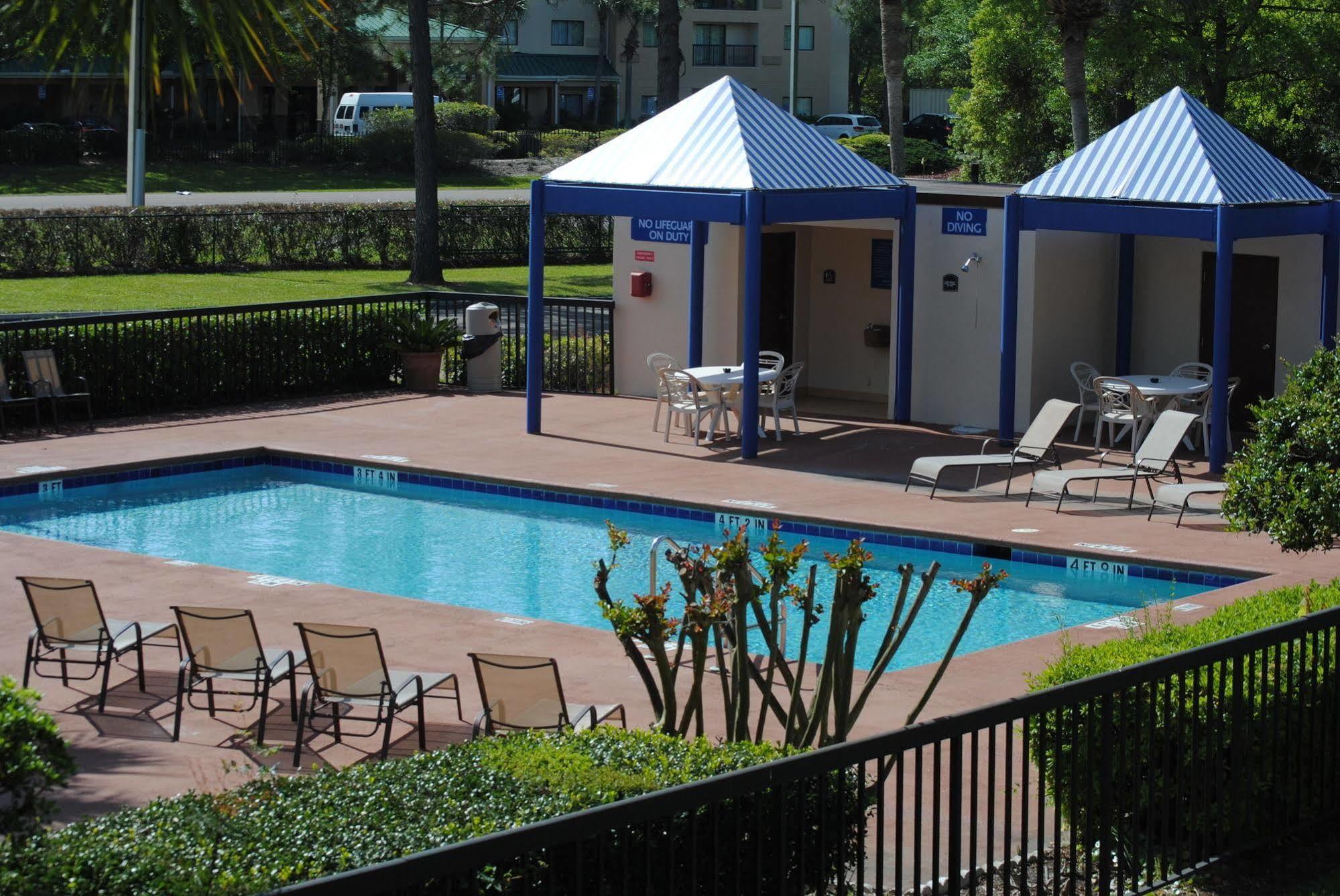 Days By Wyndham Airport Hotel