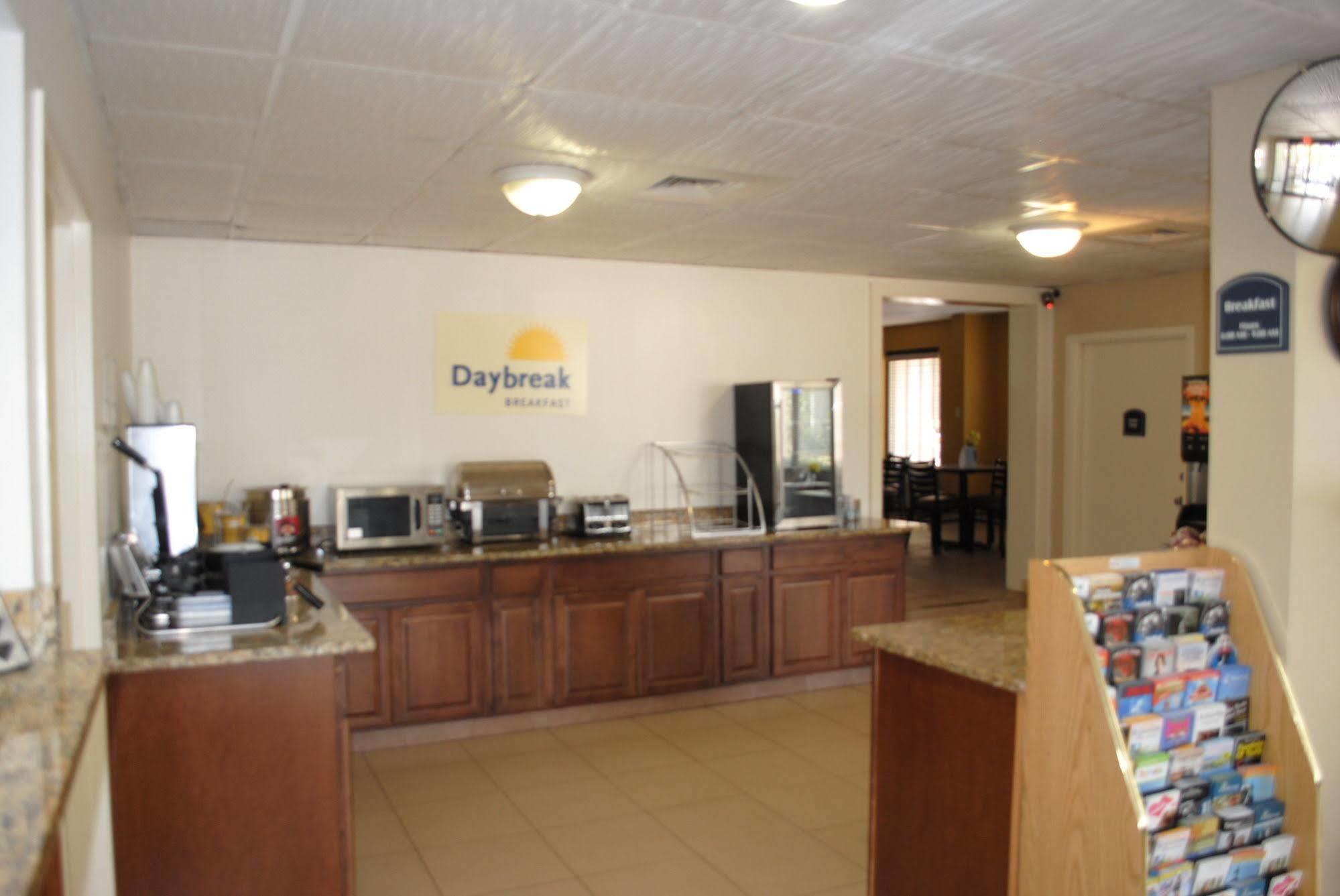Hotel Days By Wyndham Airport 2*