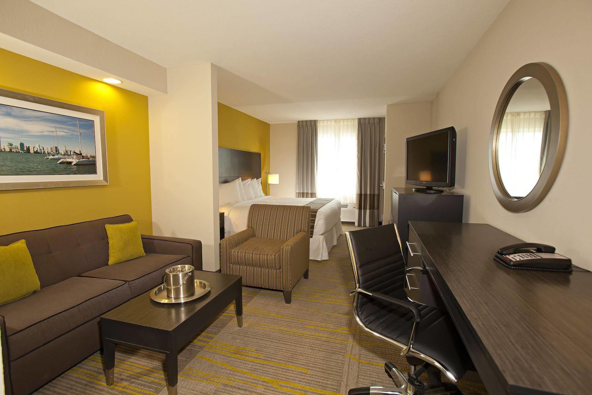 Comfort Miami Airport North Hotel 3*