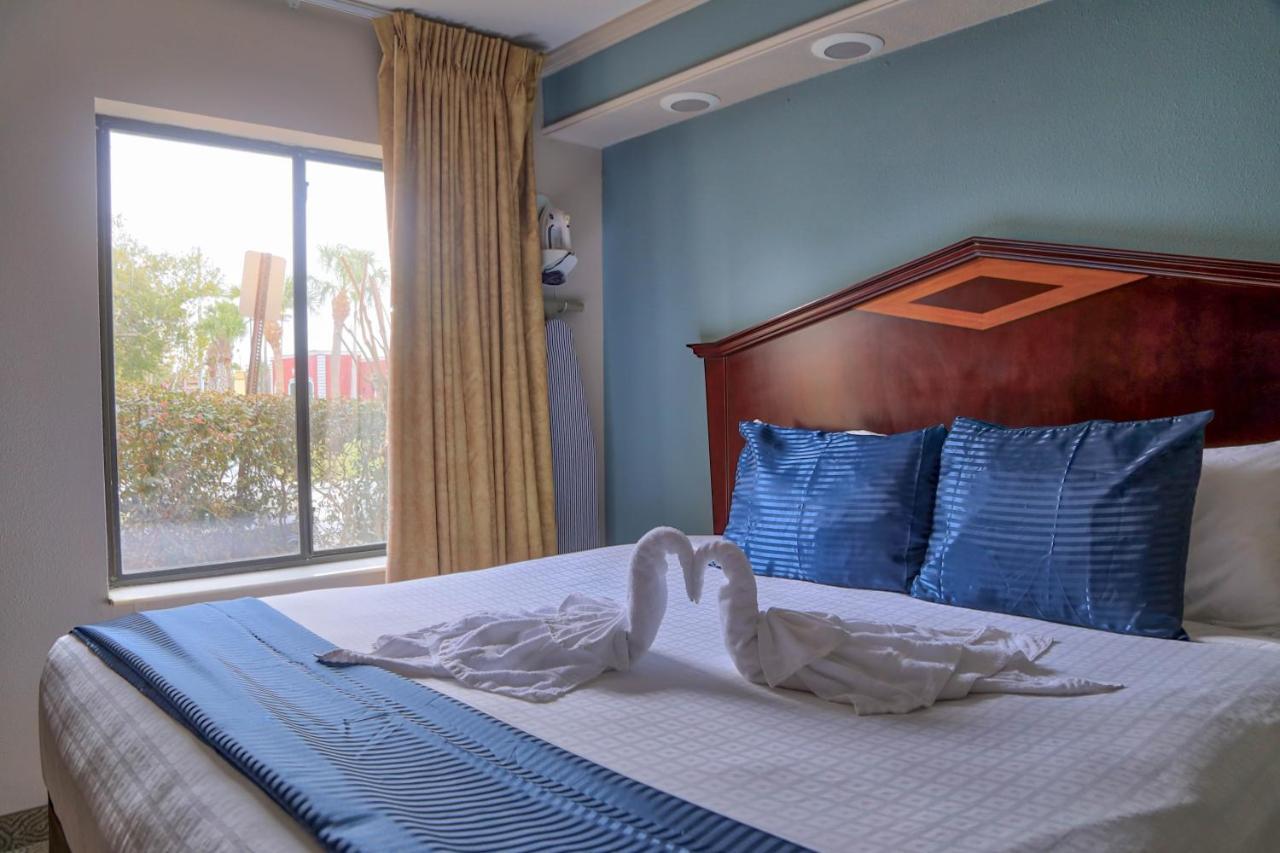 Destiny Palms Maingate West Hotel