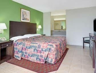 Surestay By Western South Hotel 3*