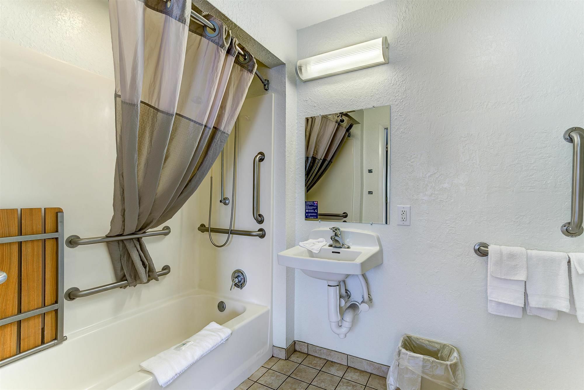 Hotel 6-kissimmee, Fl - Orlando 3*