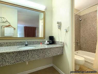 Surestay By Western South Hotel 3*